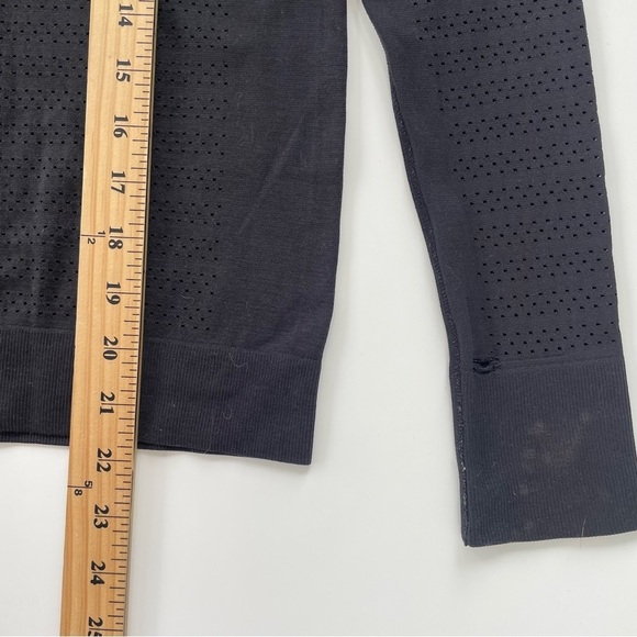 Lululemon Women's Black Breeze By Long Sleeve Mesh Top Active Athletic Size 4* - Picture 8 of 8